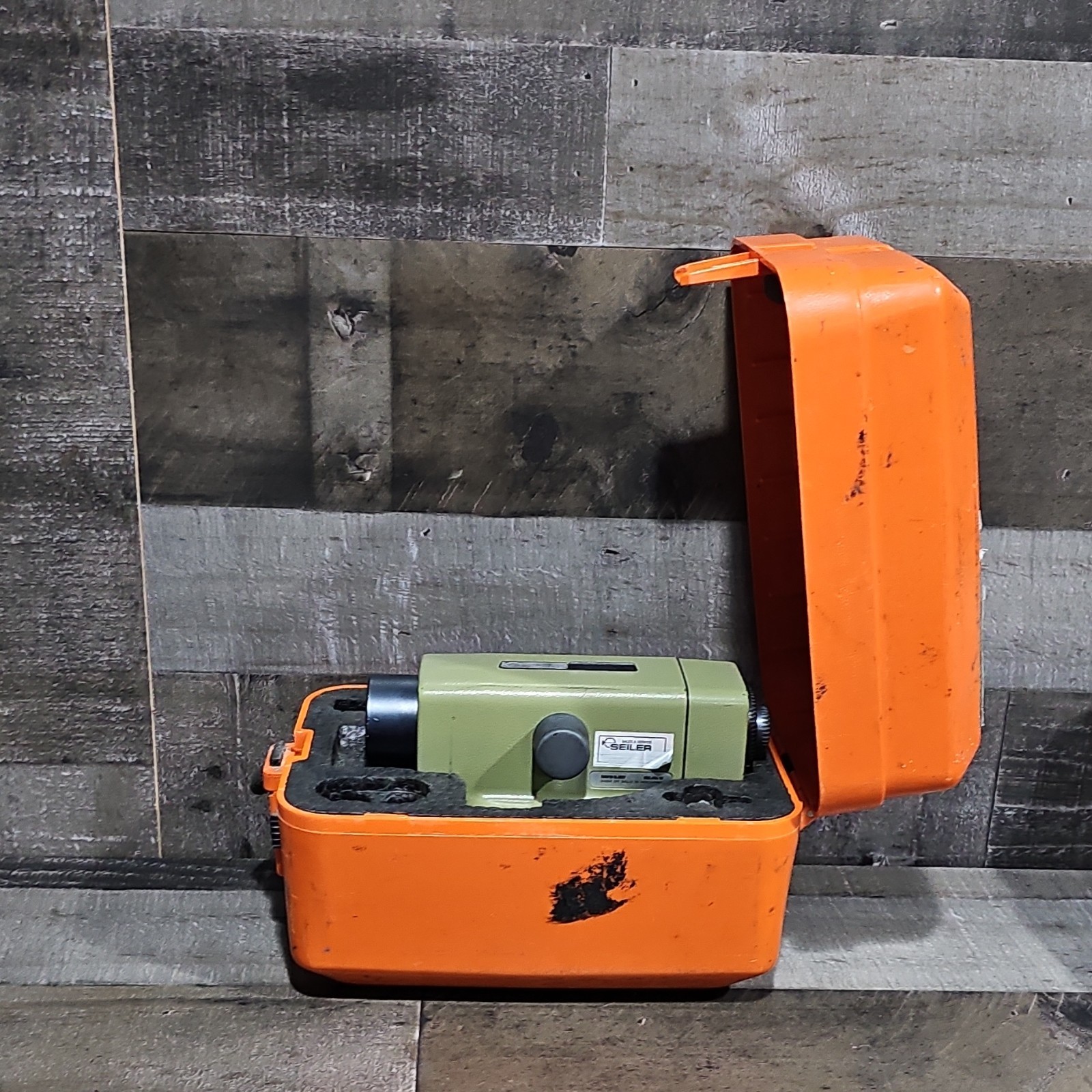 Wild Heerbrugg NA1 automatic level in working condition.