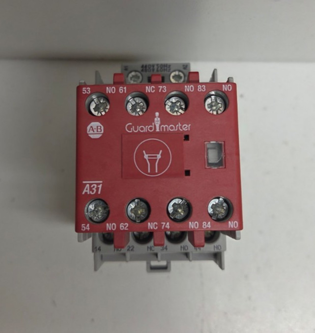 NEW NO BOX! ALLEN-BRADLEY 6NO 2NC 480V COIL SAFETY CONTROL RELAY 700S-CF620BC