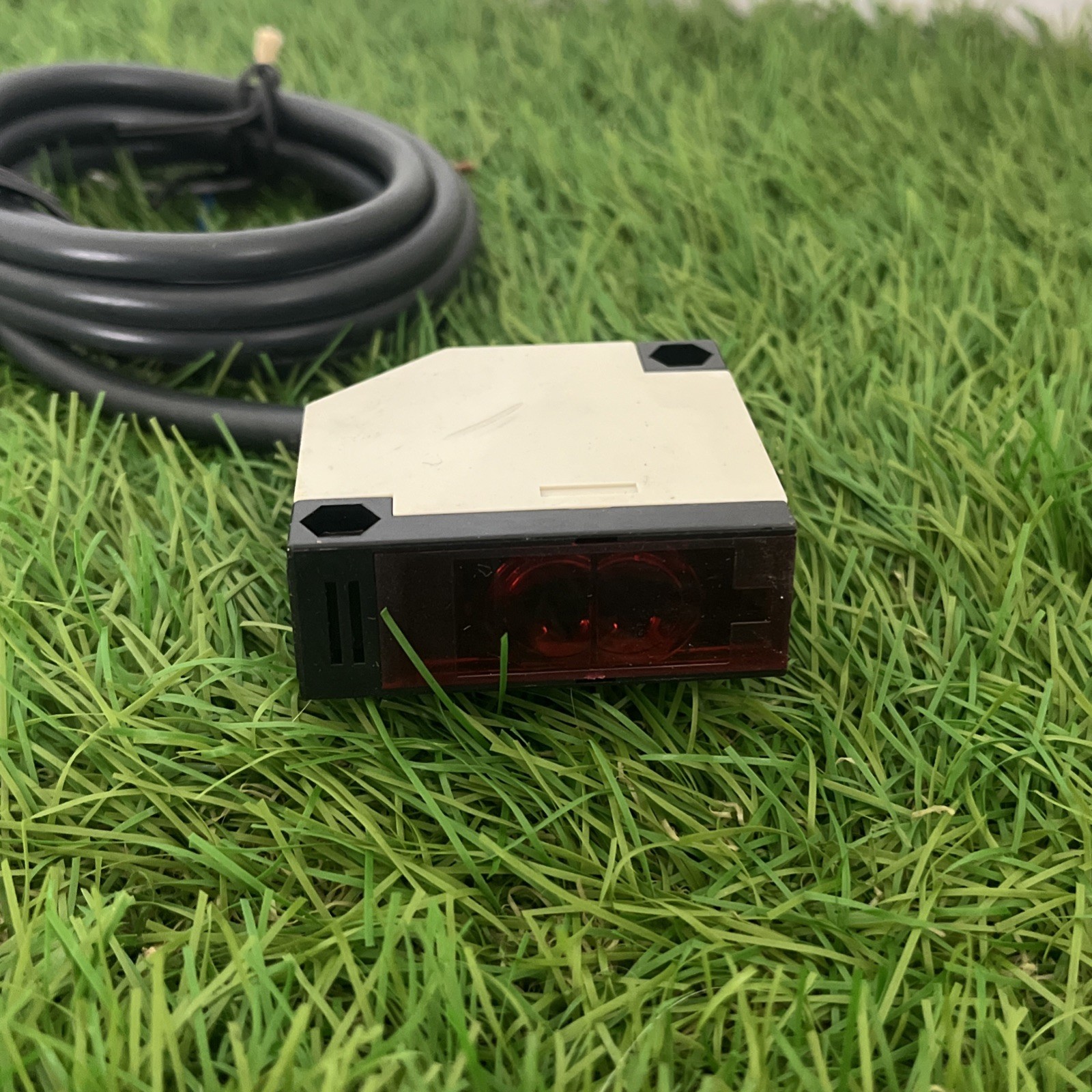 OMRON E3JK-DS30M1-US, Photoelectric Switch, Reflective, Diffuse Optical Sensor