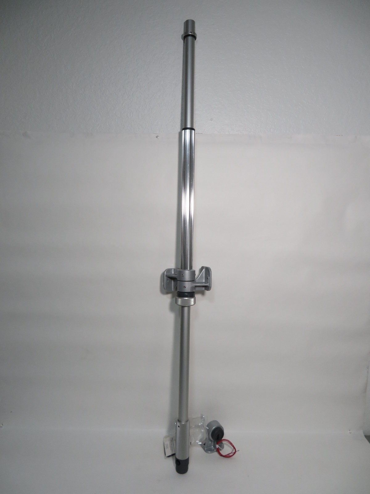 Fire Research Corp (FRC) Model 530-Telescopic Side Mount-Twist Lock Pole (NEW)