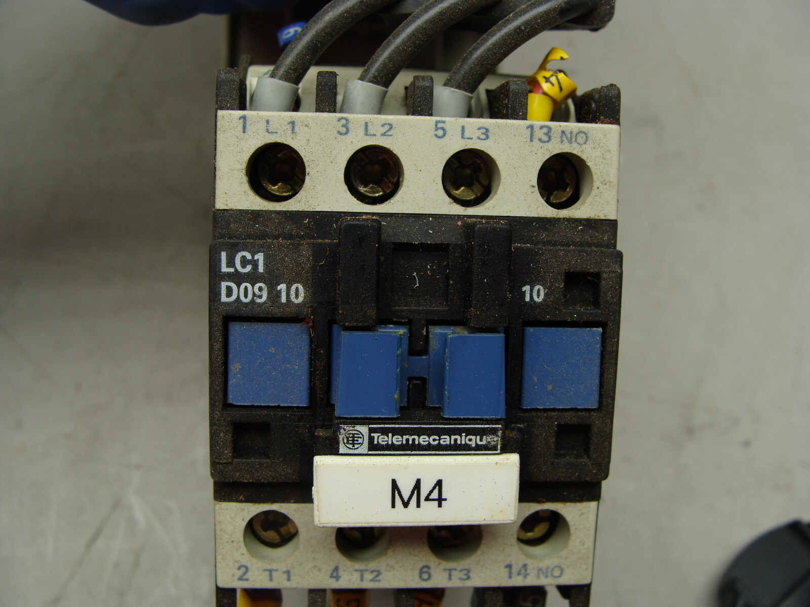 LOT OF 2 TELEMECANIQUE CIRCUIT BREAKER GV2-RS07 W/AUX CONTACTS LC1D0910 GV2-AN11