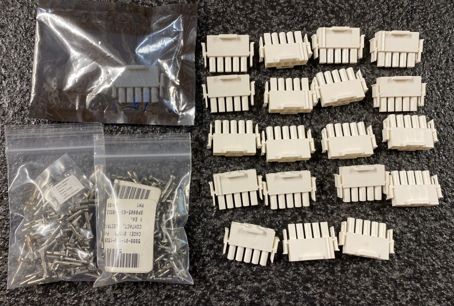 20 units Rectangular Housing Connector Plug 350809-1 and Electrical Contacts