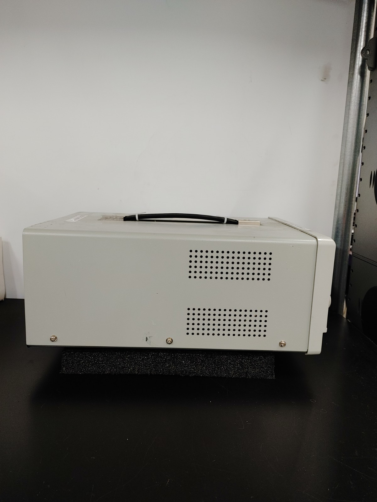 GW INSTEK GPC-3030D Dual Tracking with 5V Fixed Laboratory DC Power Supply