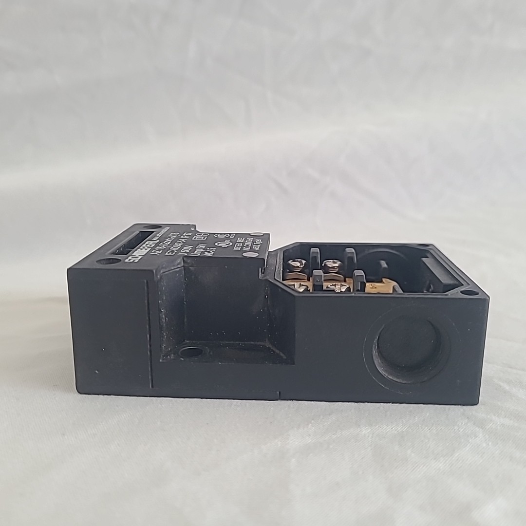 Schmersal AZ 16-02 ZVRK-M16 Interlock IEC 60947-5-1 IP 67 Ui 500V Uimp 6kV AC-15