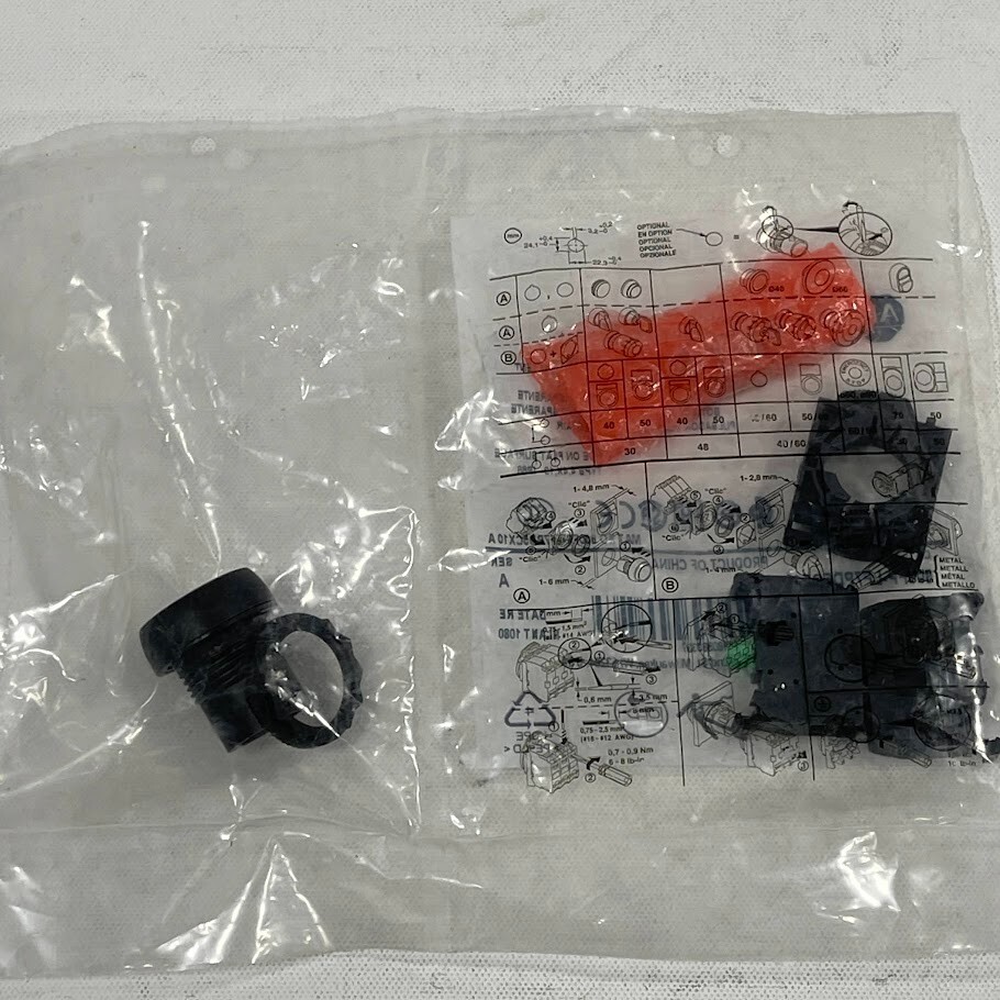 New! Allen Bradley 800FP-LF7PD5CX10 Momentary Push Button Flush Illuminated