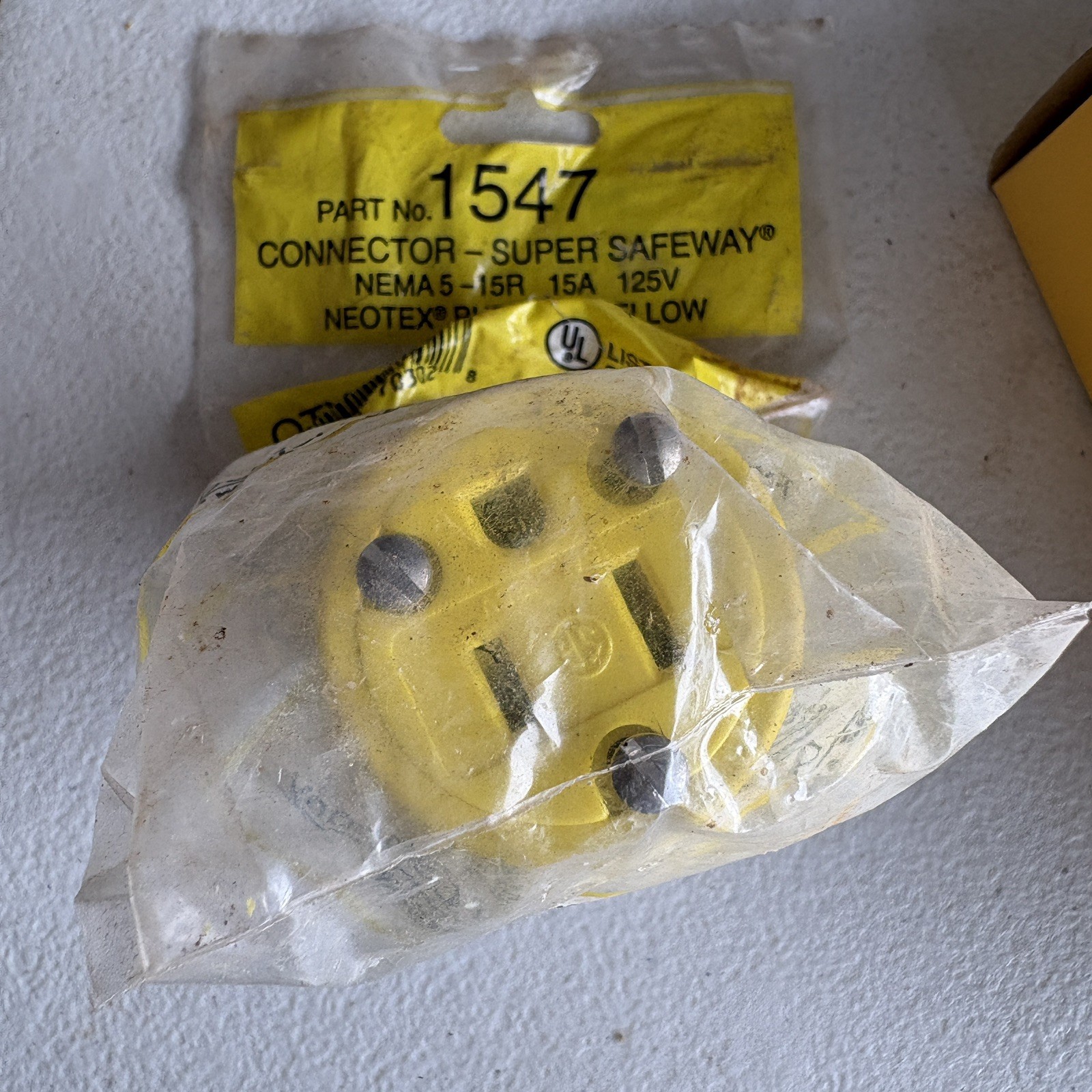 Lot HUBBELL HBL2313 TWIST-LOCK CONNECTOR 20A 125V, 1547 Male Adapter receptacle