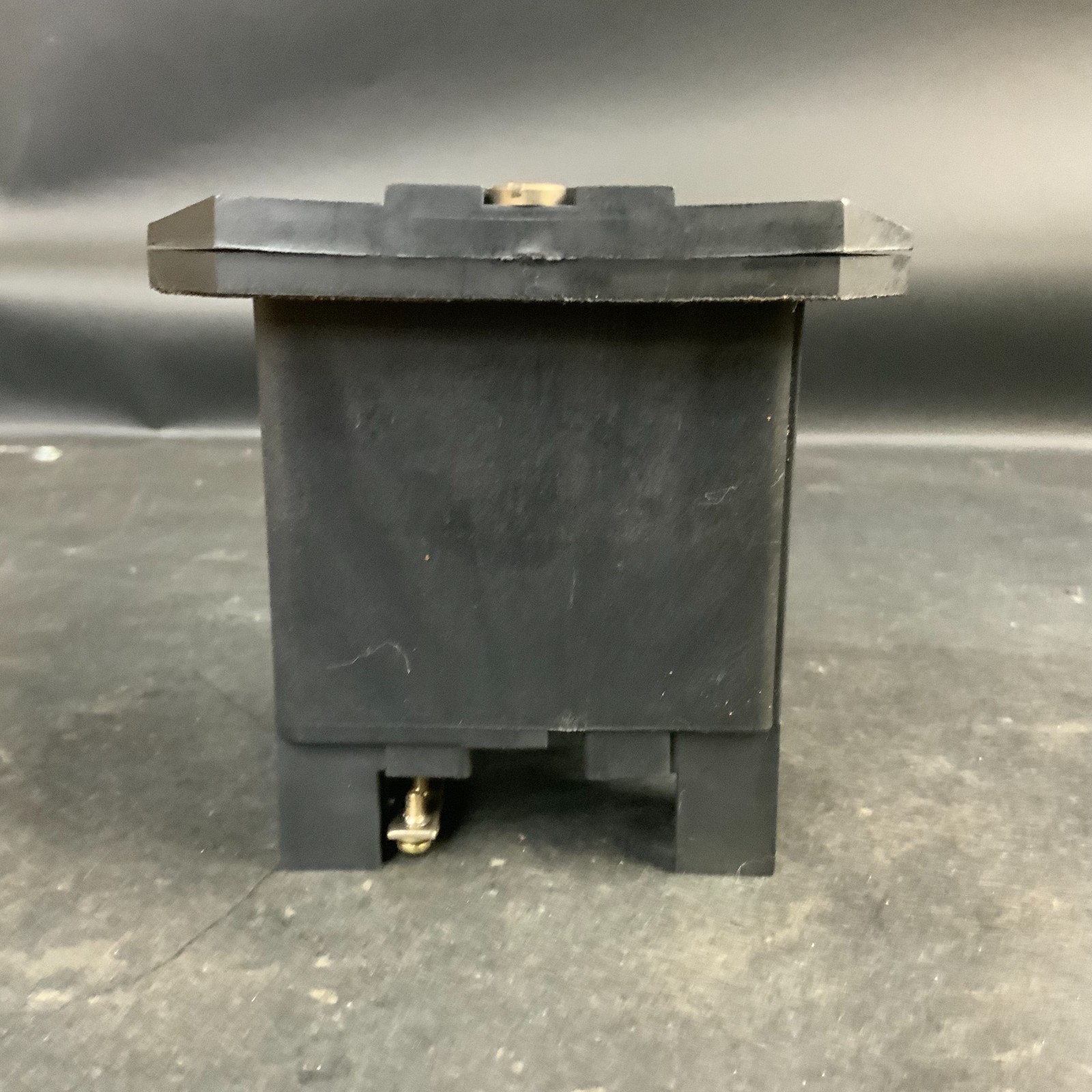 FANUC A02B-0236-C281 BATTERY HOLDER ($65 OBO)