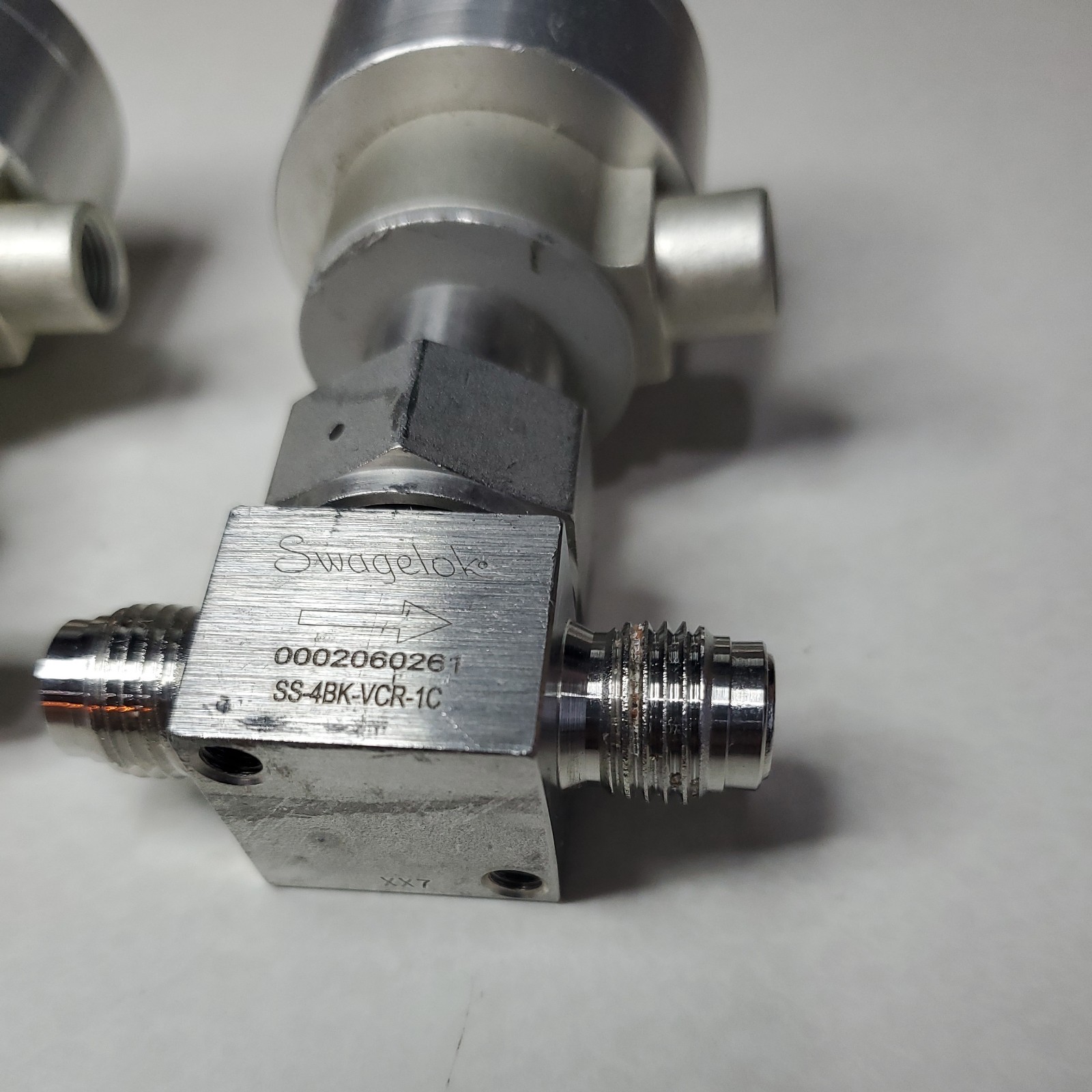 Swagelok SS-4BK-VCR-1C Bellows Sealed Pneumatic Valves 1/4 in Male VCR Lot of 2