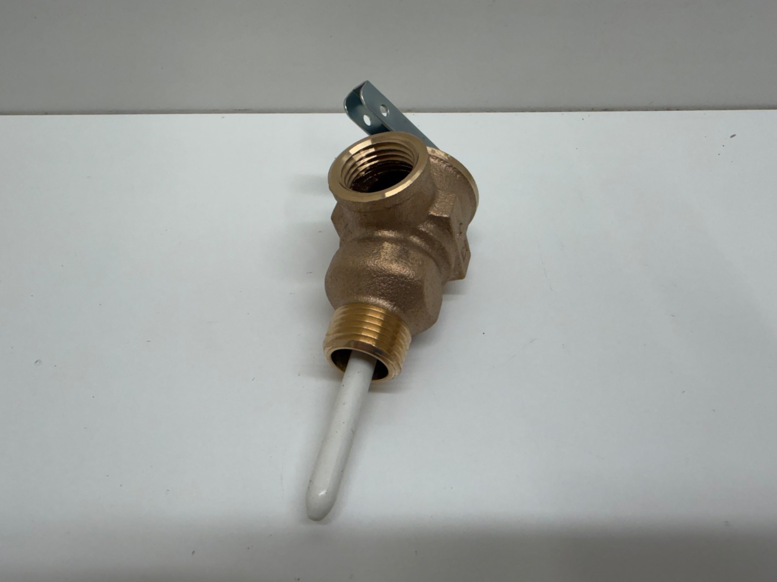 NEW IN BOX! CASH-ACME SER.B 1/2″ 15000 BTU/HR RELIEF VALVE 1/2-NCLX-1