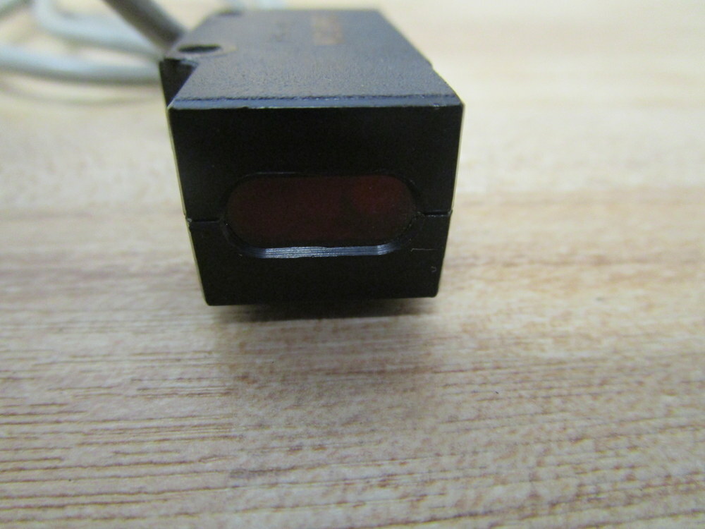 Omron E3S-DS10E1 Photoelectric Switch E3SDS10E1