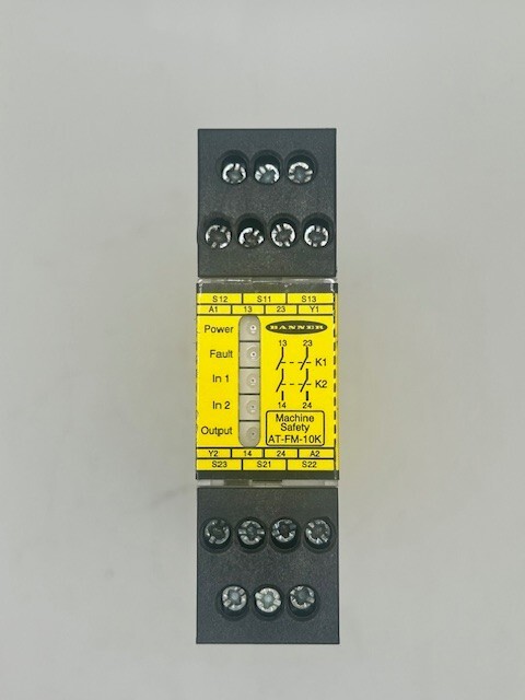 BANNER AT SERIES DUO-TOUCH TWO HAND CONTROL SAFETY RELAYS AT-FM-10K