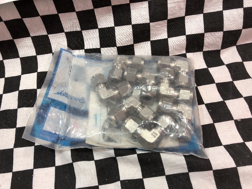 LOT OF 8, Swagelok elbow union 3/8″, SS-600-9, SHIPSAMEDAY#ZF3