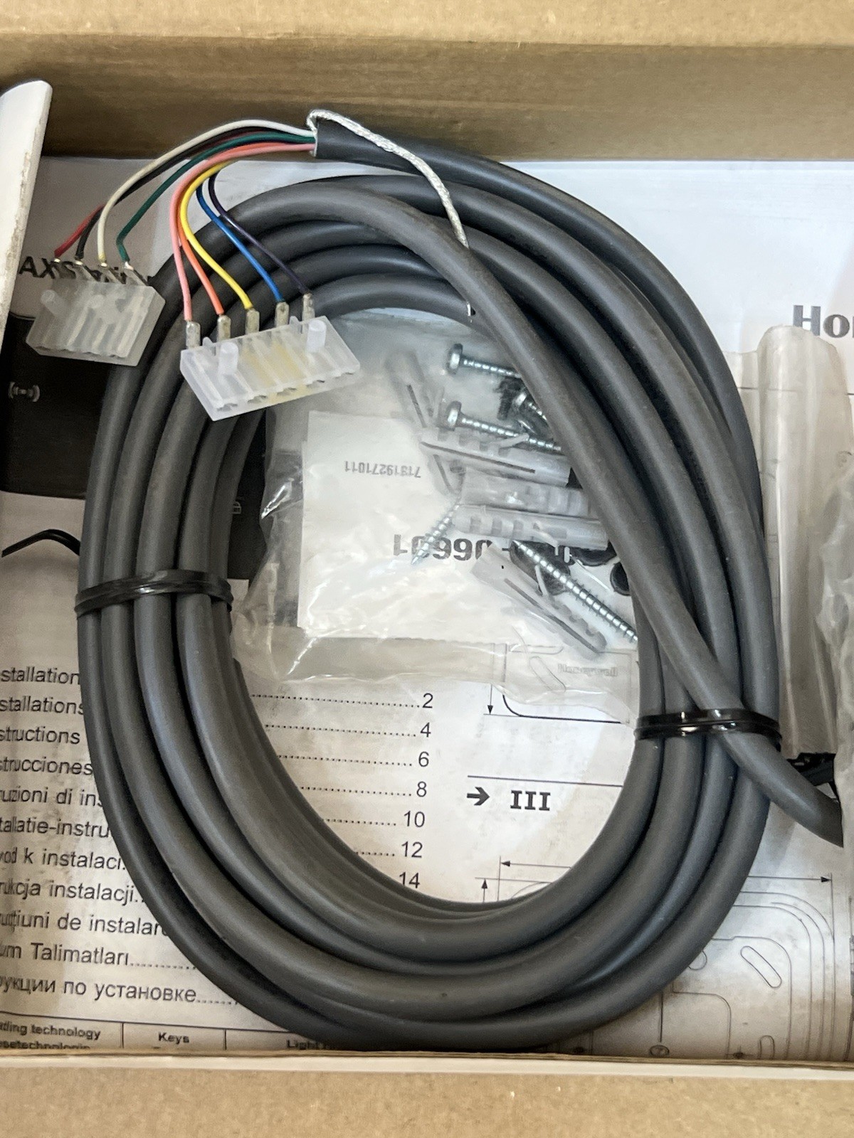 Honeywell LU4516BHONA LuminAXS mifareD 16key Wiegand reader
