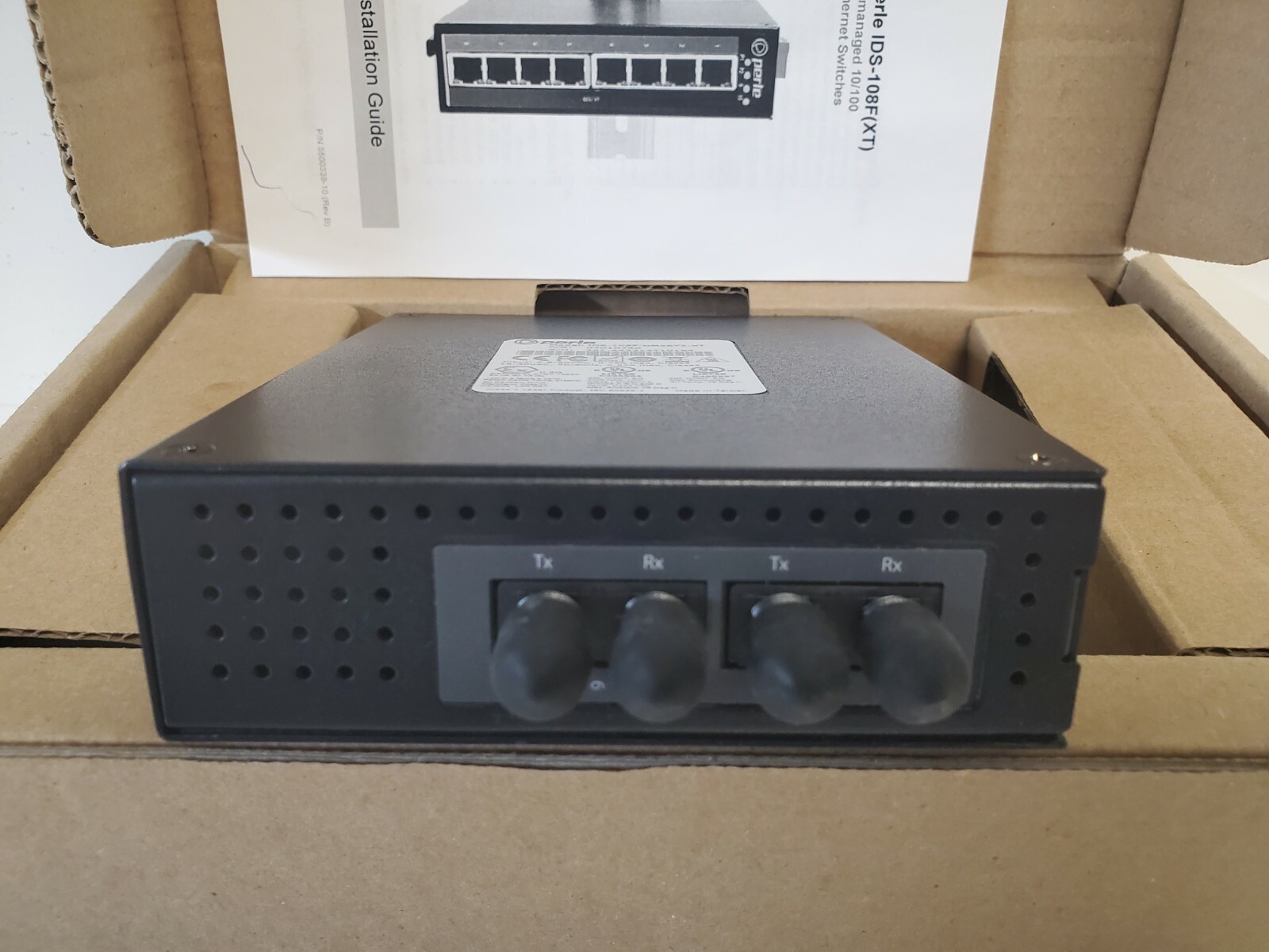 NEW IN BOX! PERLE INDUSTRIAL ETHERNET SWITCH 07010740 IDS-108F-DM2ST2-XT