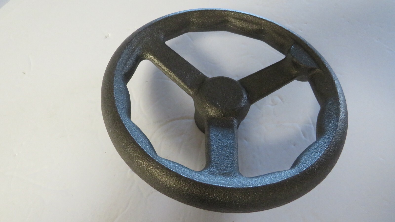 7″ 3-SPOKE OFFSET HANDWHEEL 1-1/2″HUB,CAST IRON,D-180,PLAIN FINISH,MADE IN JAPAN