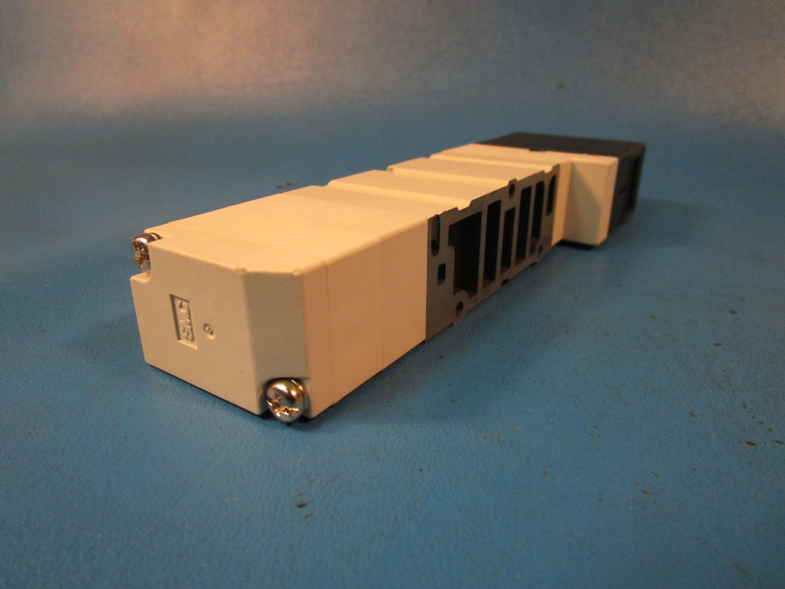 SMC VQ4501-3BW valve, 3 position, plug-in(ac), VQ4000 VALVE, SOL 4/5-PORT
