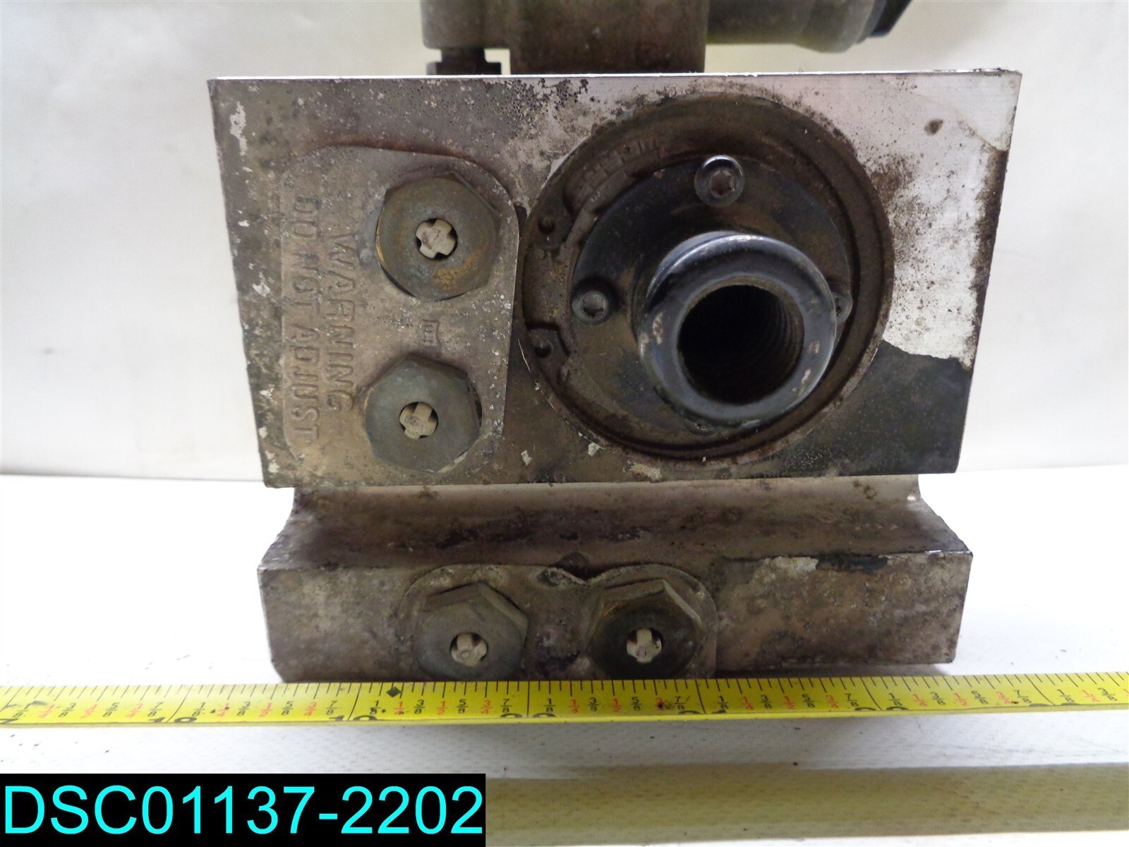 used item- Bendix Type 5015533 AD-IS Air Dryer for Kenworth Peterbilt