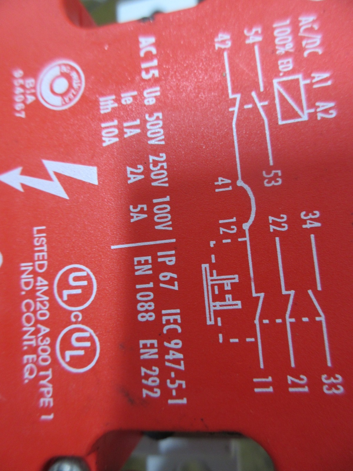 TITAN GUARDMASTER IP67 IEC947-5-1 EN1088 EN 292 A300 TYPE 1 M20 24V M2D SWITCH