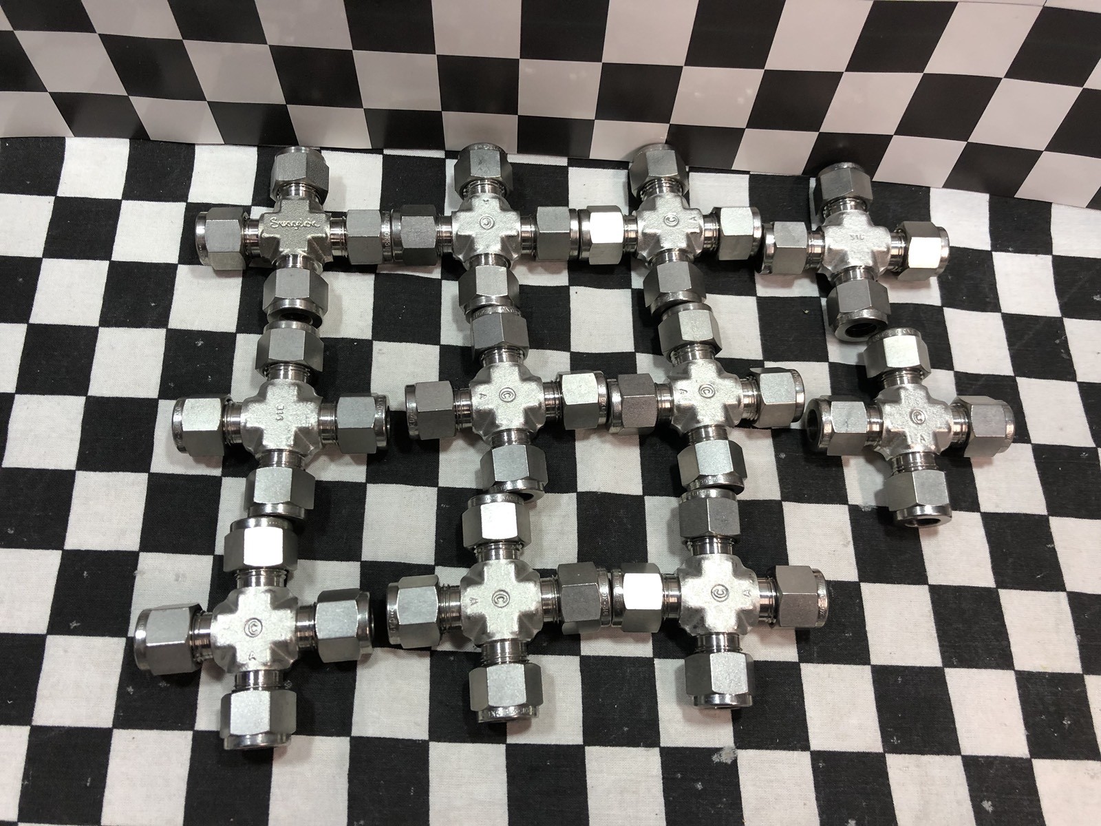 Lot Of 11 SWAGELOK SS-600-4, Union Cross 3/8″ TUBING, SHIPSAMEDAY#1373D9