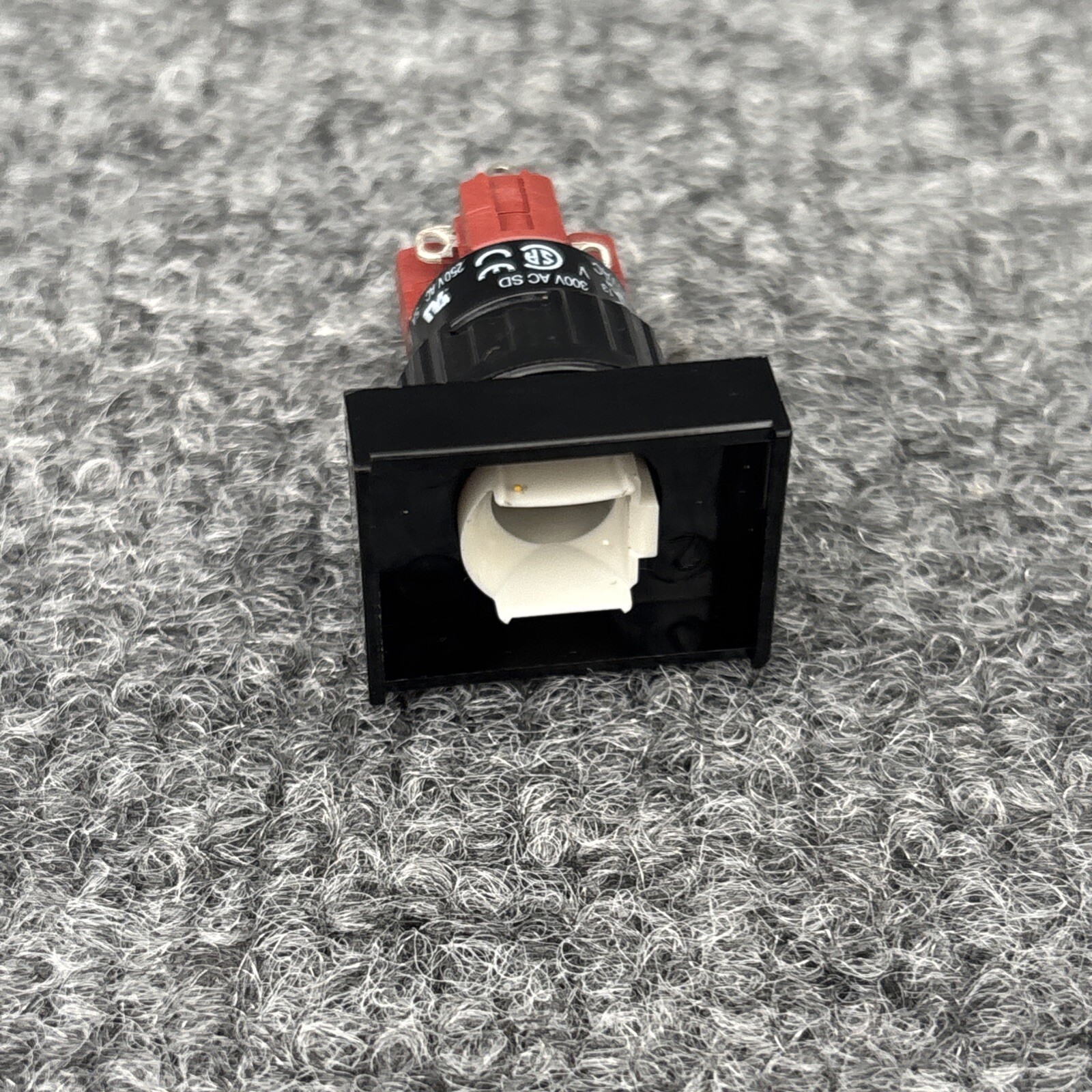 EAO 31-121.0252 Push button switch New Other