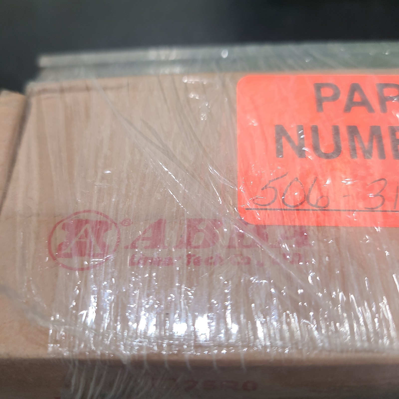 BM3000 Linear Guide Assembly Block 4-1/4 in Rail Preform Clip Load