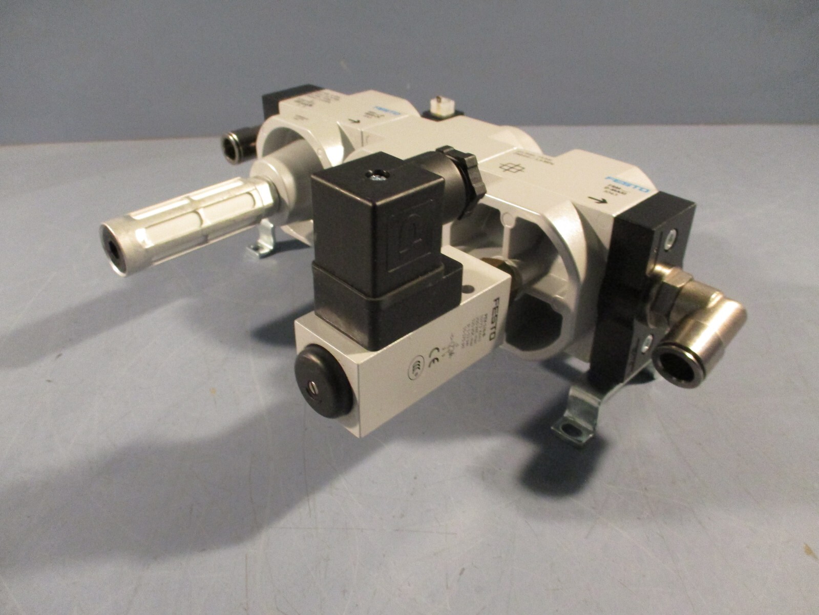 FESTO D-SERIES CS COMBINATION UNIT HEE-D-MAXI-24 J043/FRM-D-MAXI-J043 13125146