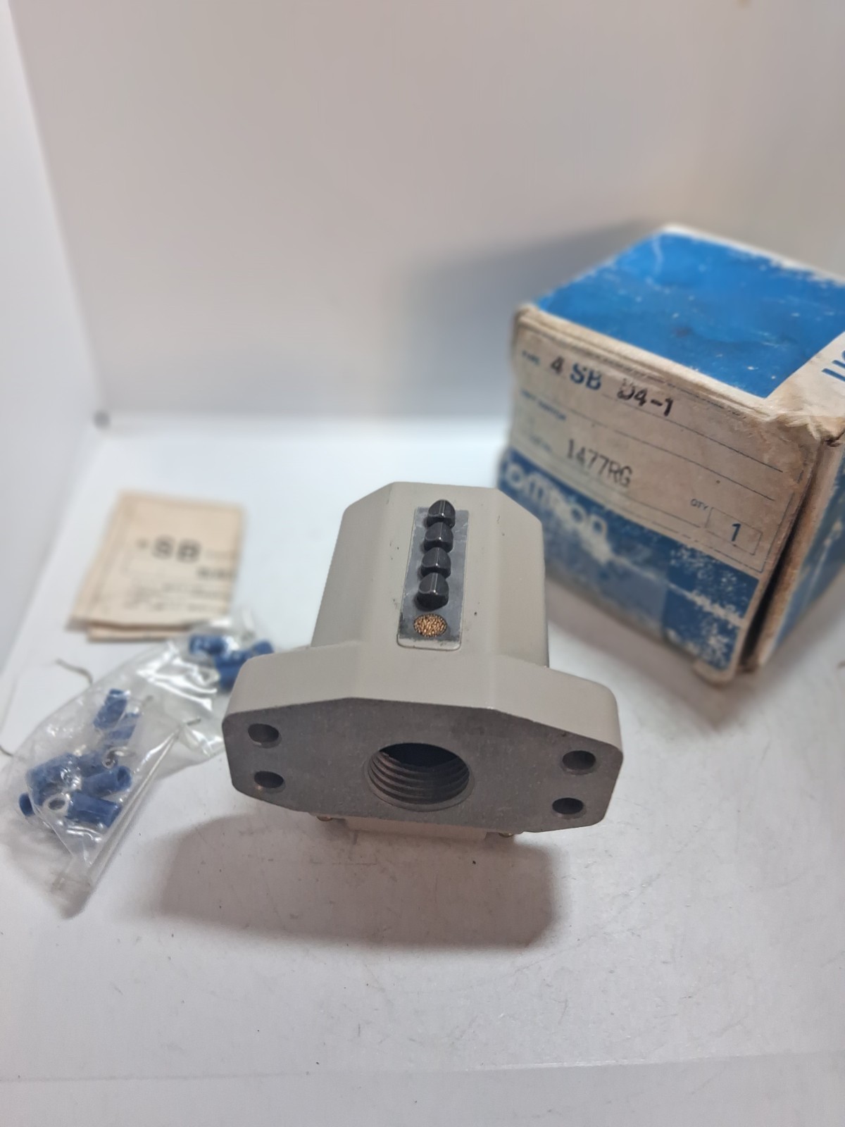 OMRON 4 SB D4-1 LIMIT SWITCH 5A 125-250VAC 0.4A 125VDC 0.2A 250VDC NIB