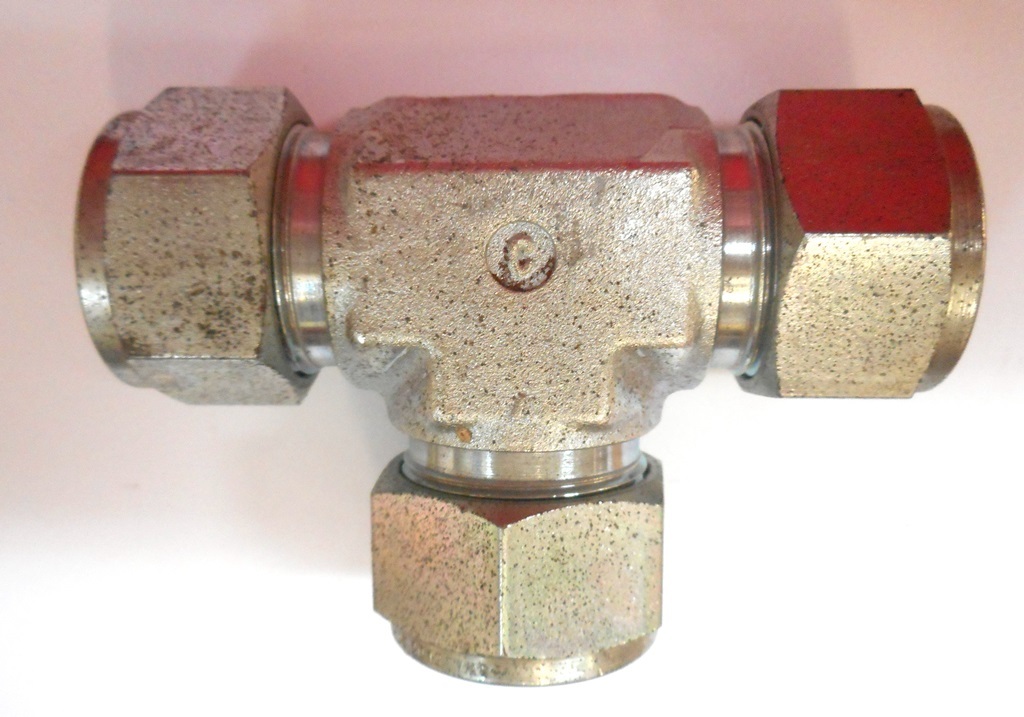 SWAGELOK, TUBE FITTING, REDUCING UNION TEE 3/4″