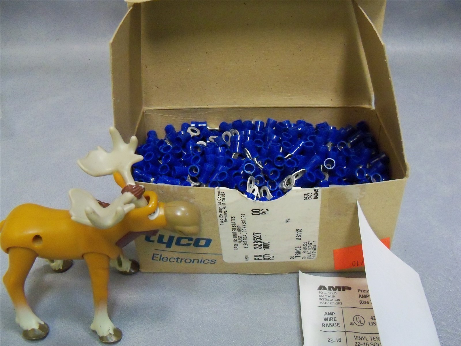 Tyco 328527 Ring Terminals 16-14 AWG 4mm Insulated – Lot of 1000