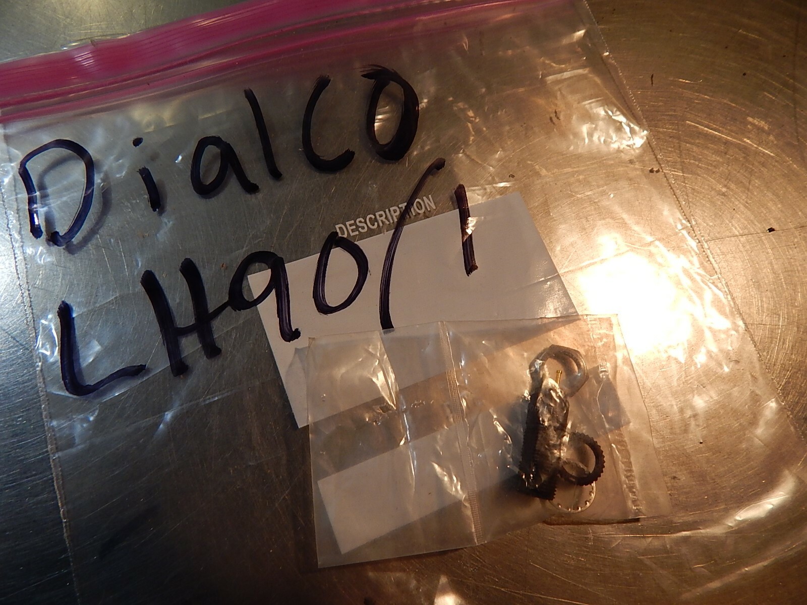 NEW Dialco LH9011 Panel Indicator Lamp Holder *FREE SHIPPING*
