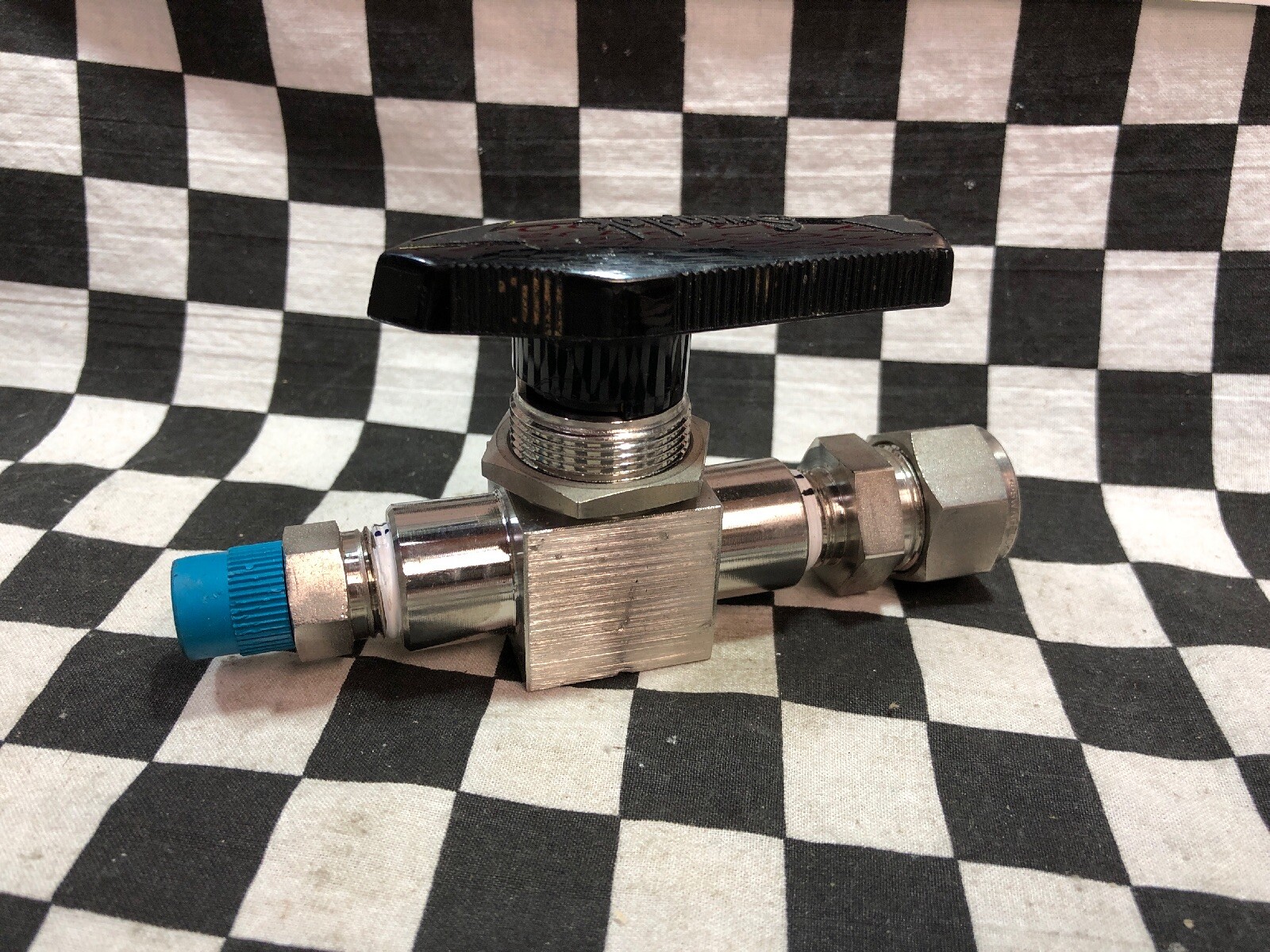 SWAGELOK BALL VALVE 3/8″ FNPT = (1/2″ COMP x 1/4″ NPT) SS-44F6, SS44F6, #1615Q3