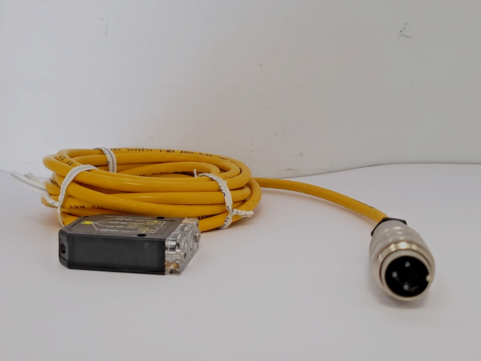 TRI-TRONICS E83208 SENSOR MDI MITY-EYE BLOCK 10-30VDC 3 PIN