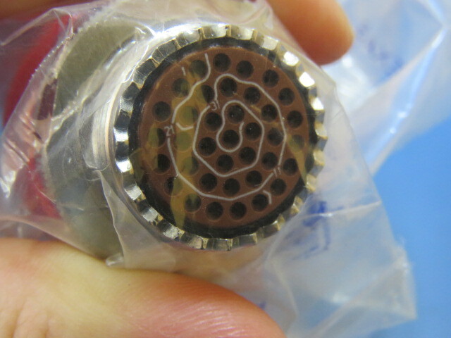 AMPHENOL D38999/26FD35PA Qty of 1 per Lot 37 Position Circular Connector Plug