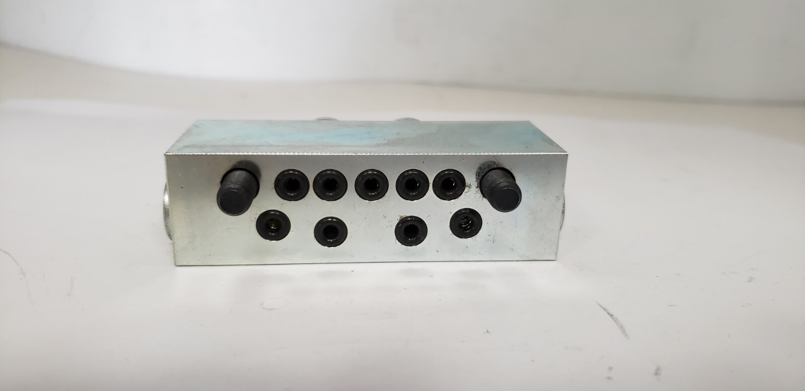 GRACO TRABON 562714 LUBRICATION BLOCK, 20S, NIB
