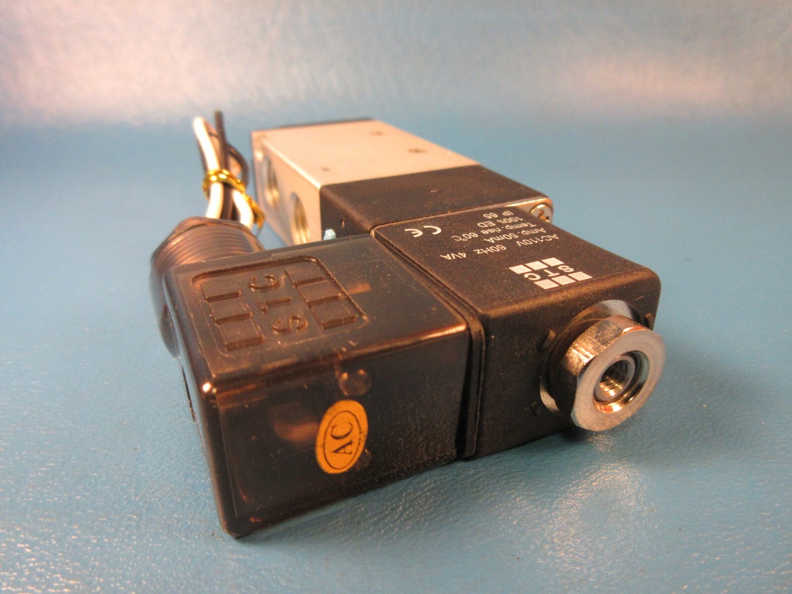 STC 4V210-08, Solenoid Valve, AC110V, 60Hz, Sizto Tech Corporation (AirTAC)