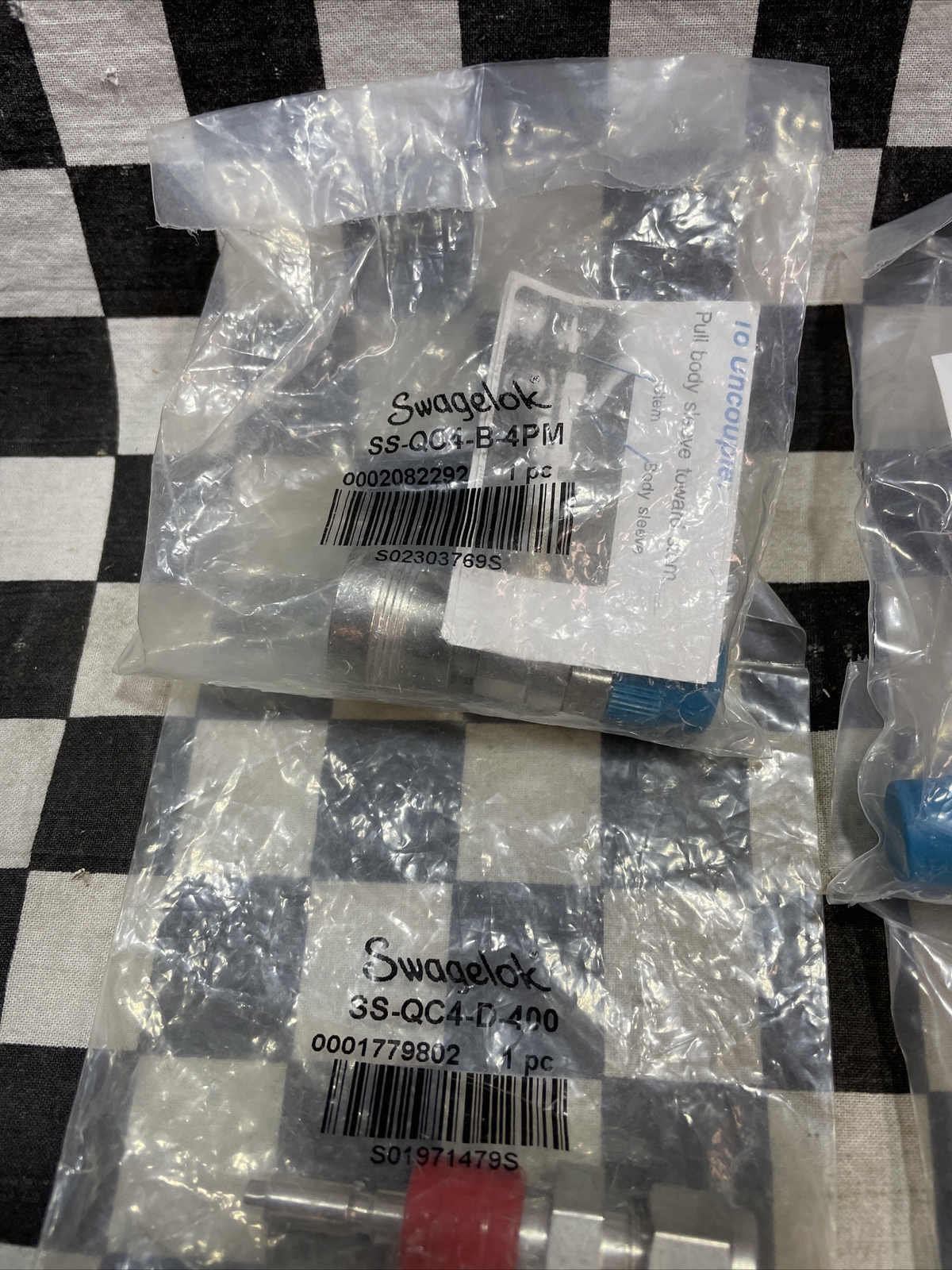 SWAGELOK Quick Connect 1/4″, SS-QC4-B-4PM & SS-QC4-D-400, LOT OF 2 SETS #1327D10