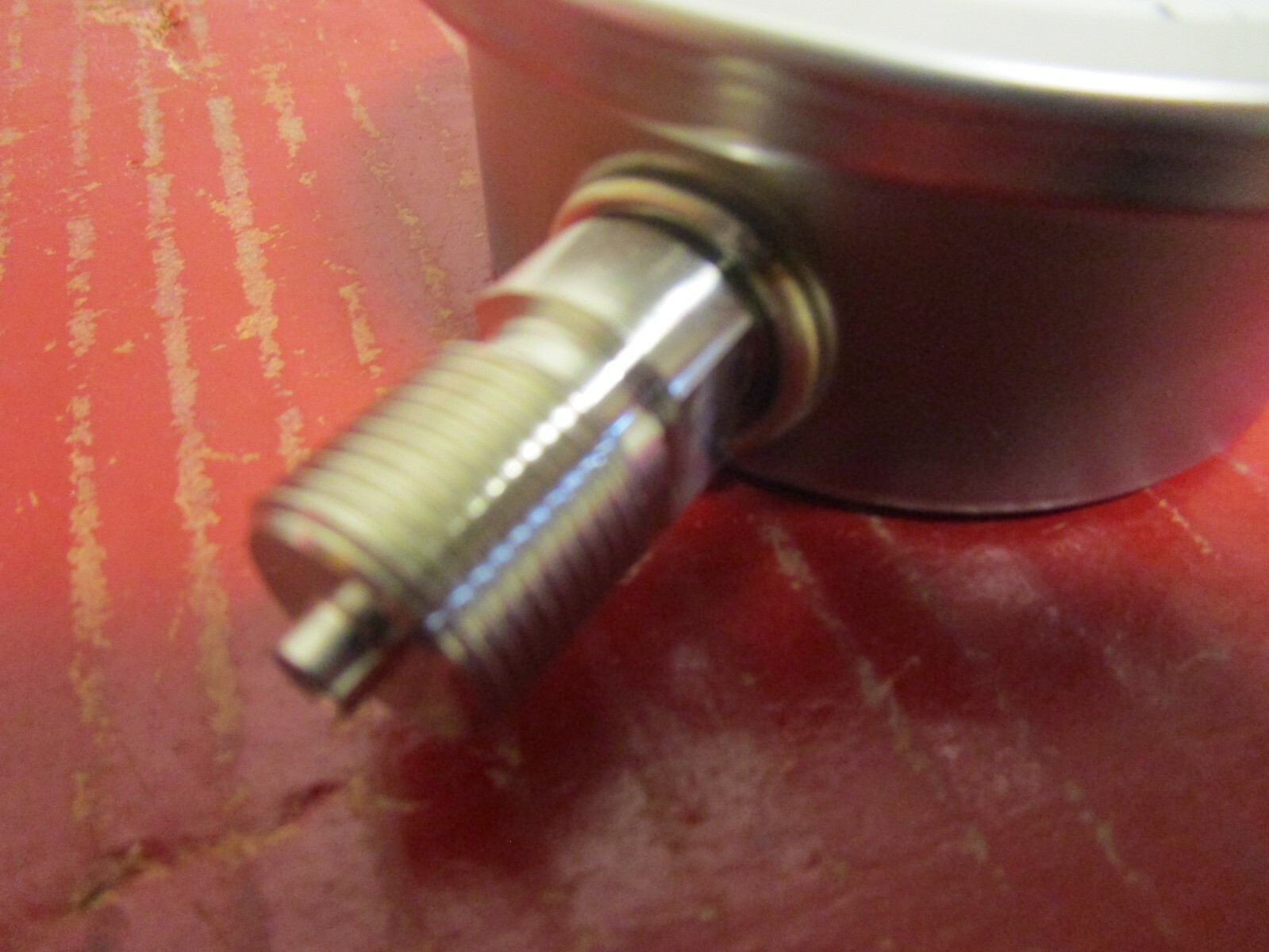 NEW NKS 3-1/2″ LIQUID FILLED PRESSURE GAUGE AU3/8 75x35MPa