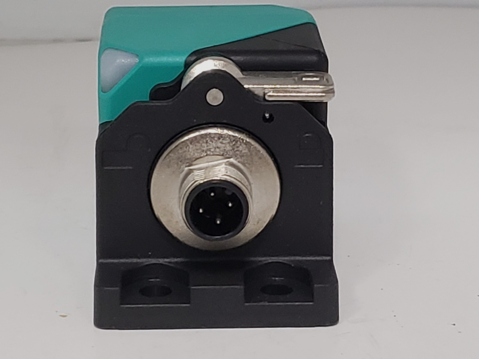 PEPPERL+FUCHS NBB20-L2-E2-V1 PROXIMITY SENSOR 3 WIRE PNP N.O. (187481) NIB