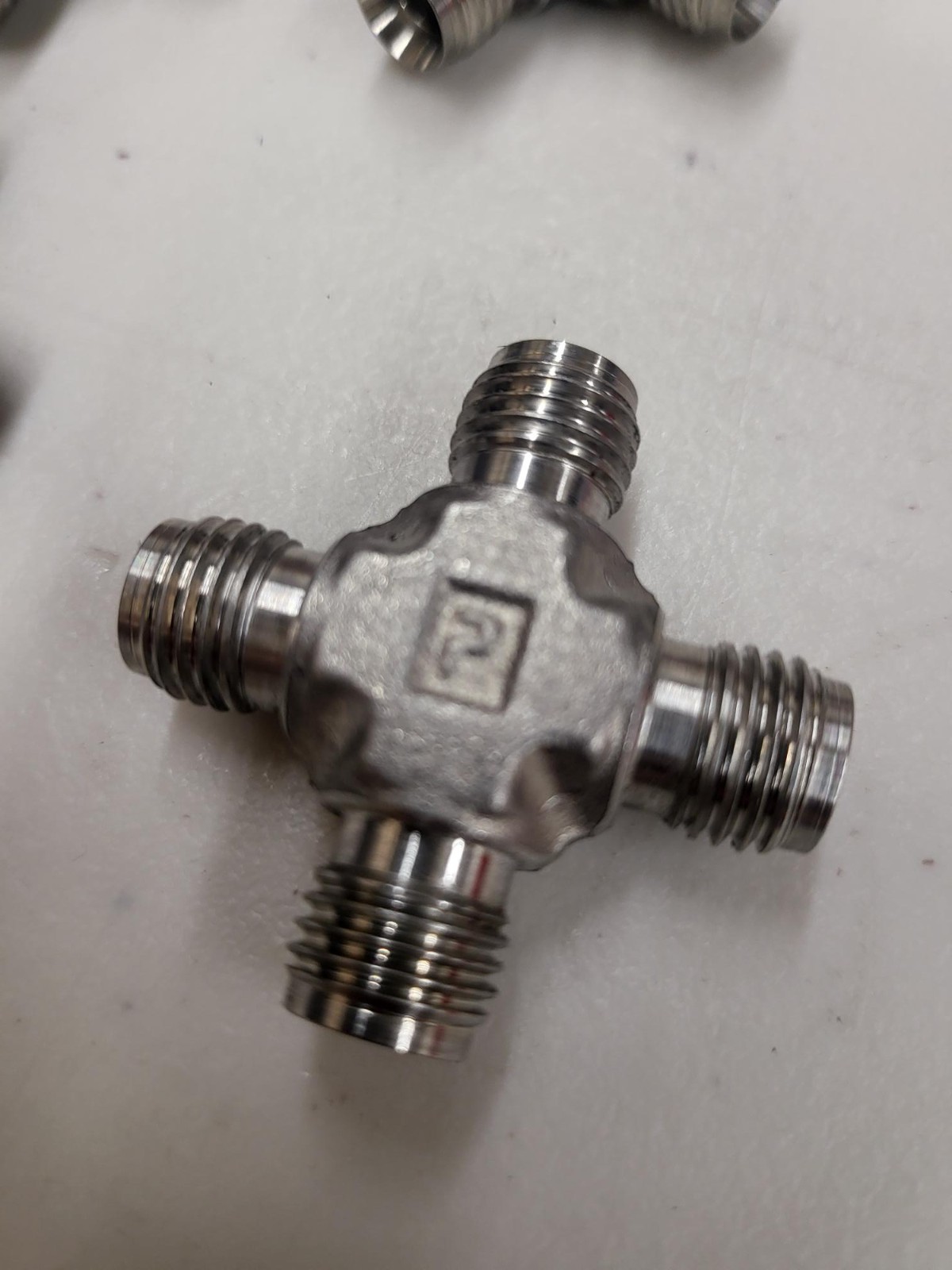 Lot of 37 Parker 4-Way Cross Fittings 316 TM60 TL17 DX3 DJF P4P Free Shipping E4