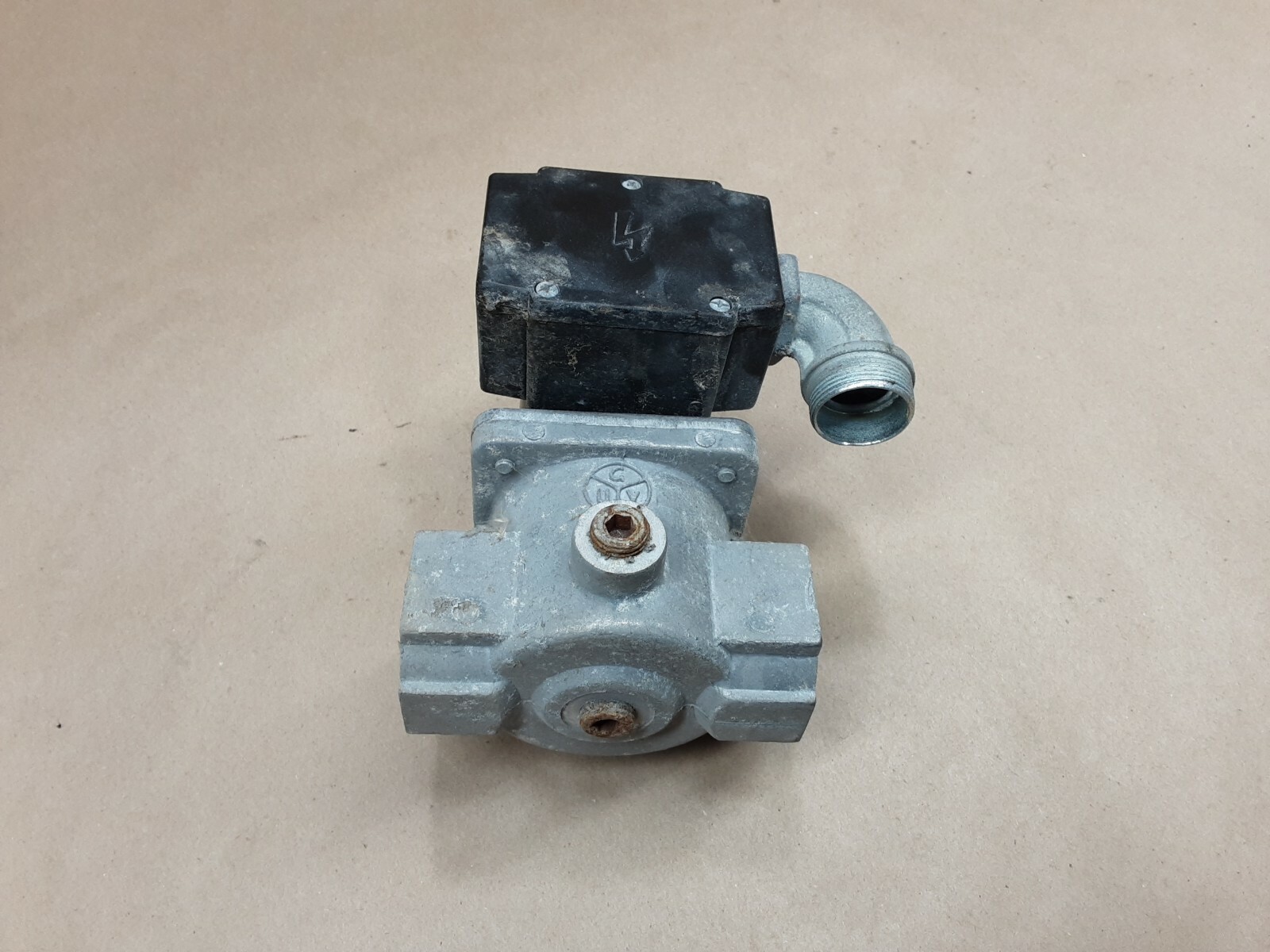 HONEYWELL V4295A1031 110/120 2PSI SOLENOID GAS VALVE #1009D17PR5