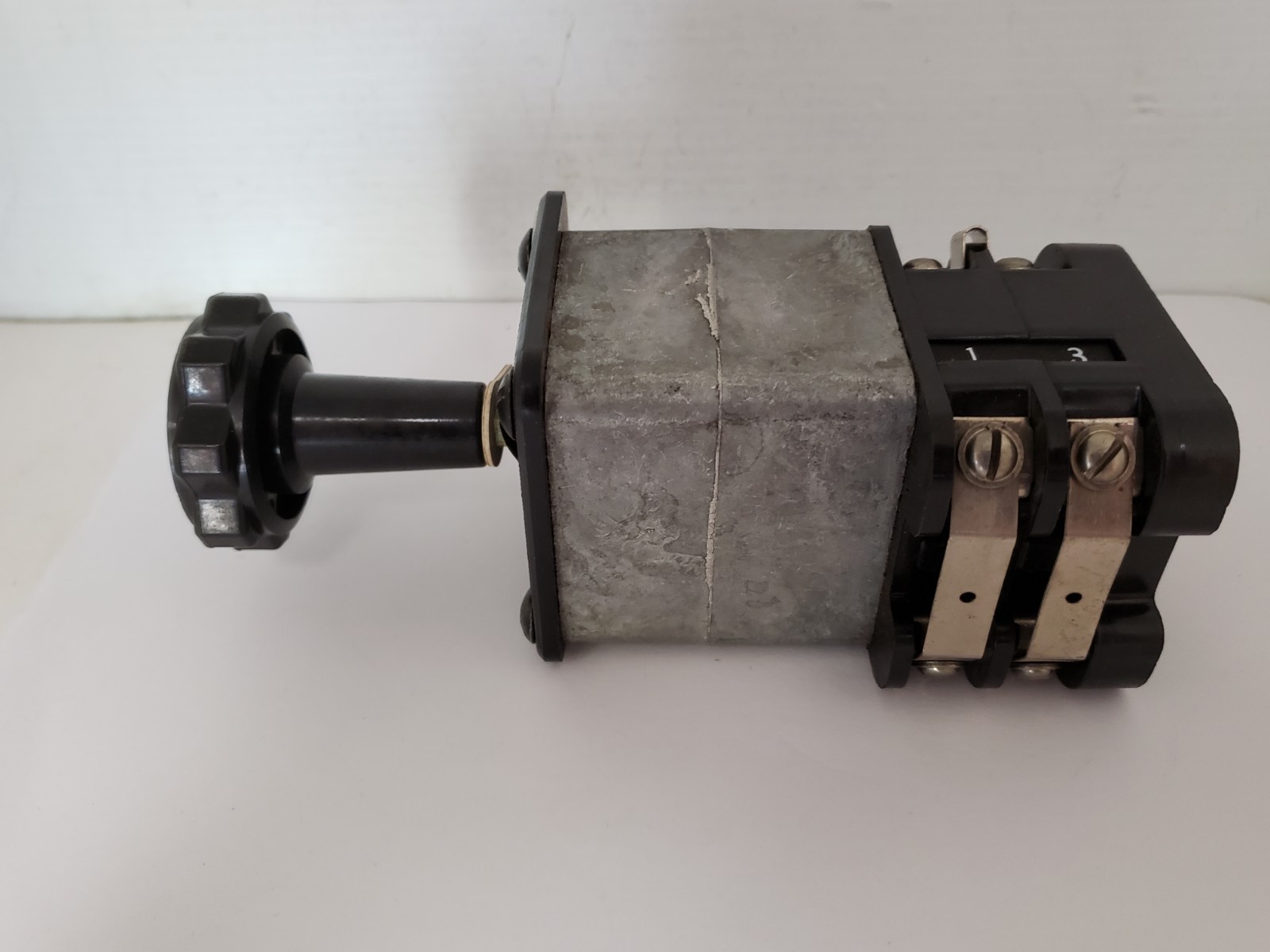 GENERAL ELECTRIC 10AA012 ROTARY CAM SWITCH 4 POSITION MAINTAINED NNB