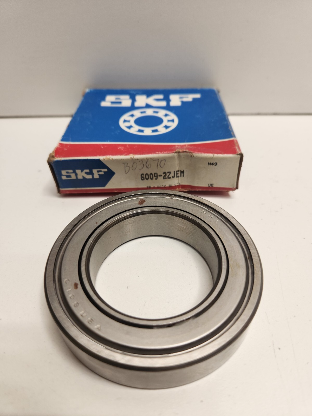 NEW OLD STOCK! SKF 45MM BORE X 75MM OD BALL BEARING 6009-2ZJEM