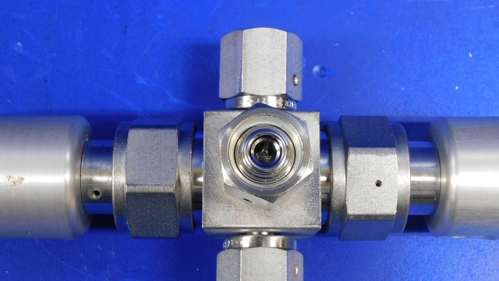 Swagelok 6L-M1D-222P-11 High Purity 2- Bellows Air Vavle 3-port Manifold 1/4″