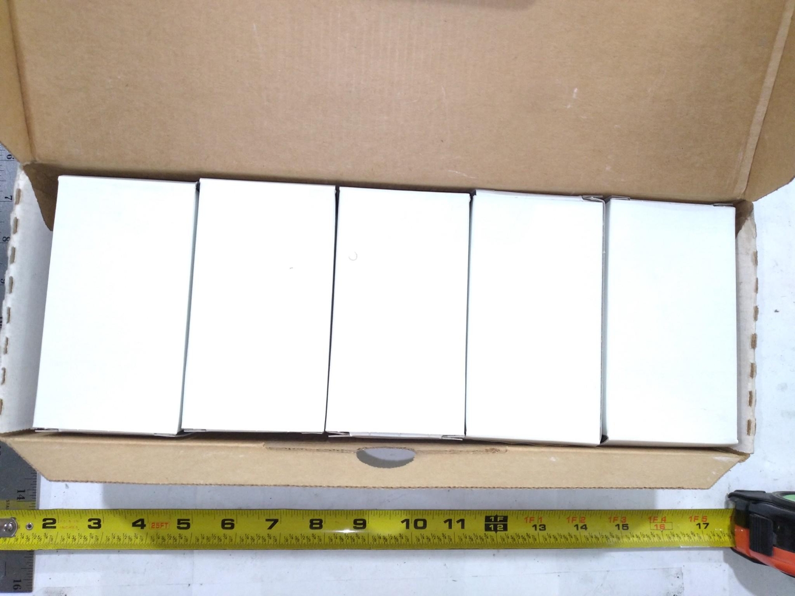 COOPER ARROW-HART 6222 LOCKING PLUG 20A 277VAC 2P 3W GRD ’10 IN BOX’