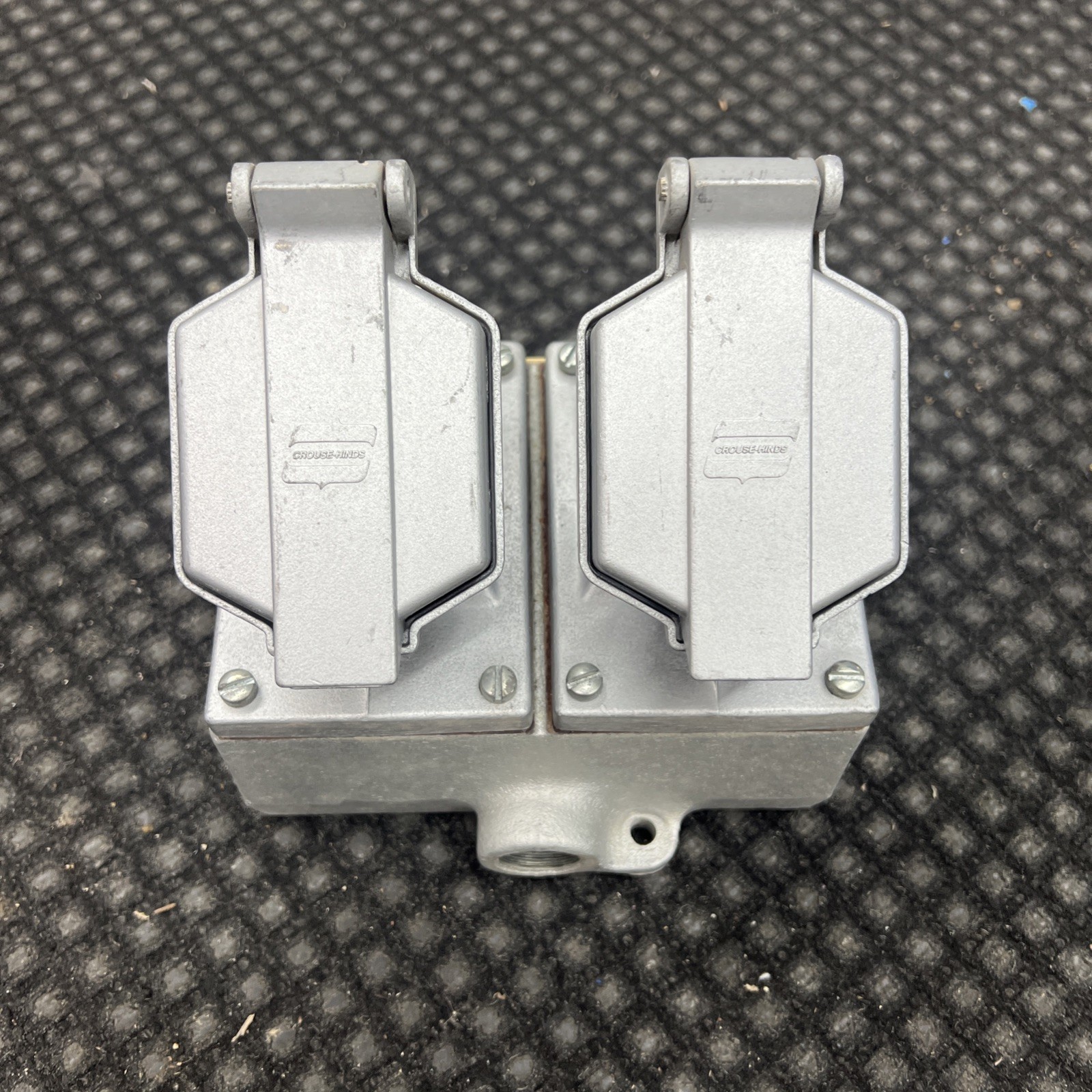 2 COOPER CROUSE-HINDS ENR5201 M3 HAZARDOUS LOCATION RECEPTACLES 20A 125VAC