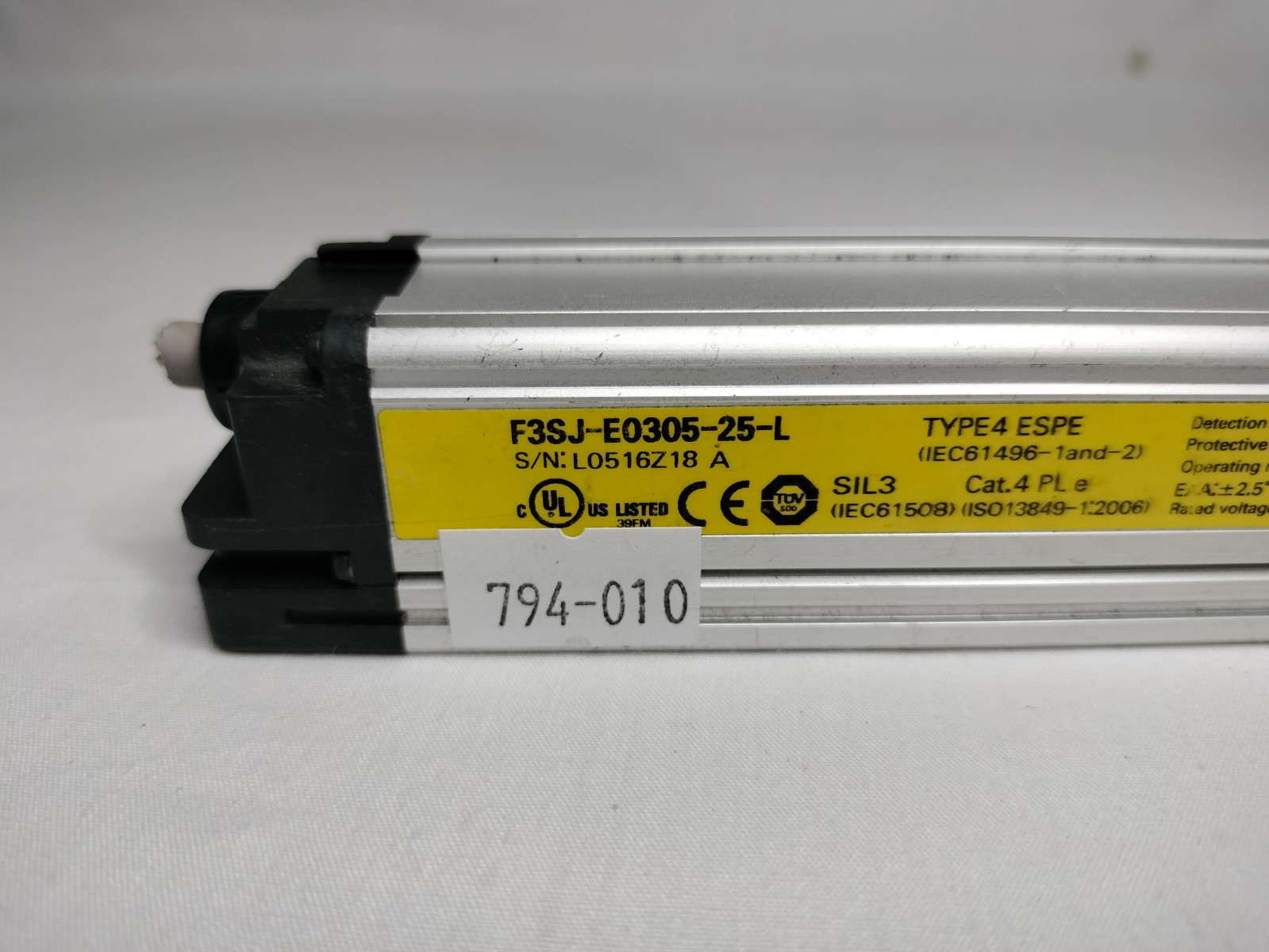 Omron F3SJ-E0305-25-L F3SJE030525L Safety Light Curtain Emitter Made in Japan