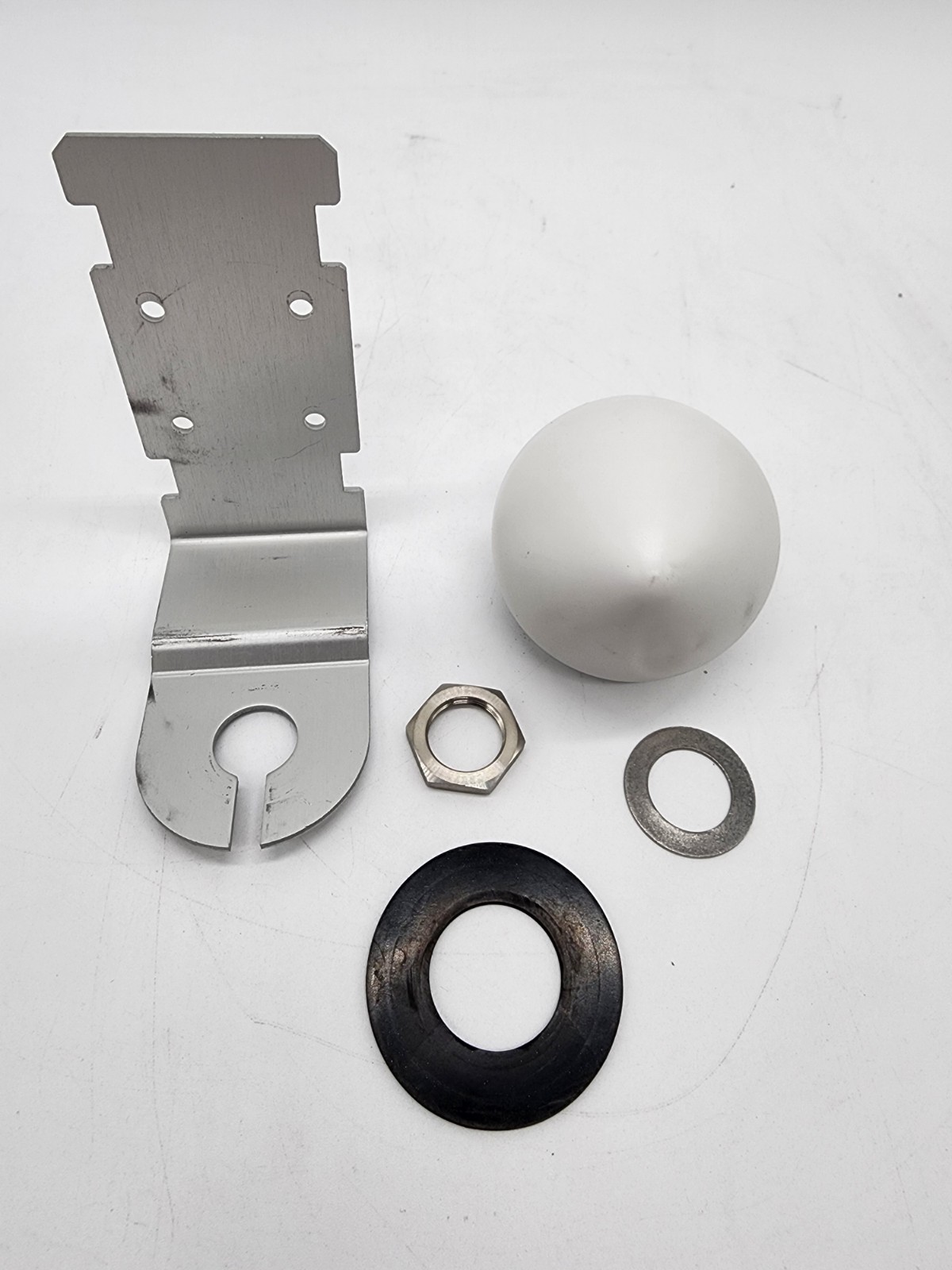 Calian 33-3742-14-01 GPS GNSS Antenna N-Type w/ Mount Bracket Timing