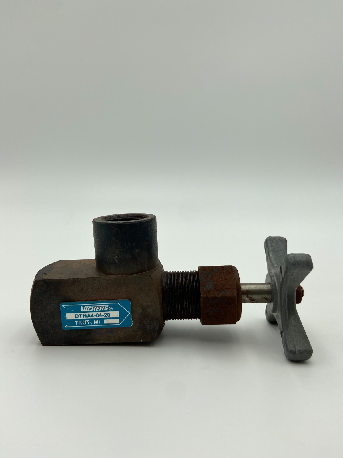 Vickers – Flow Control Valve – DTNA4-04-20 – Genuine-New