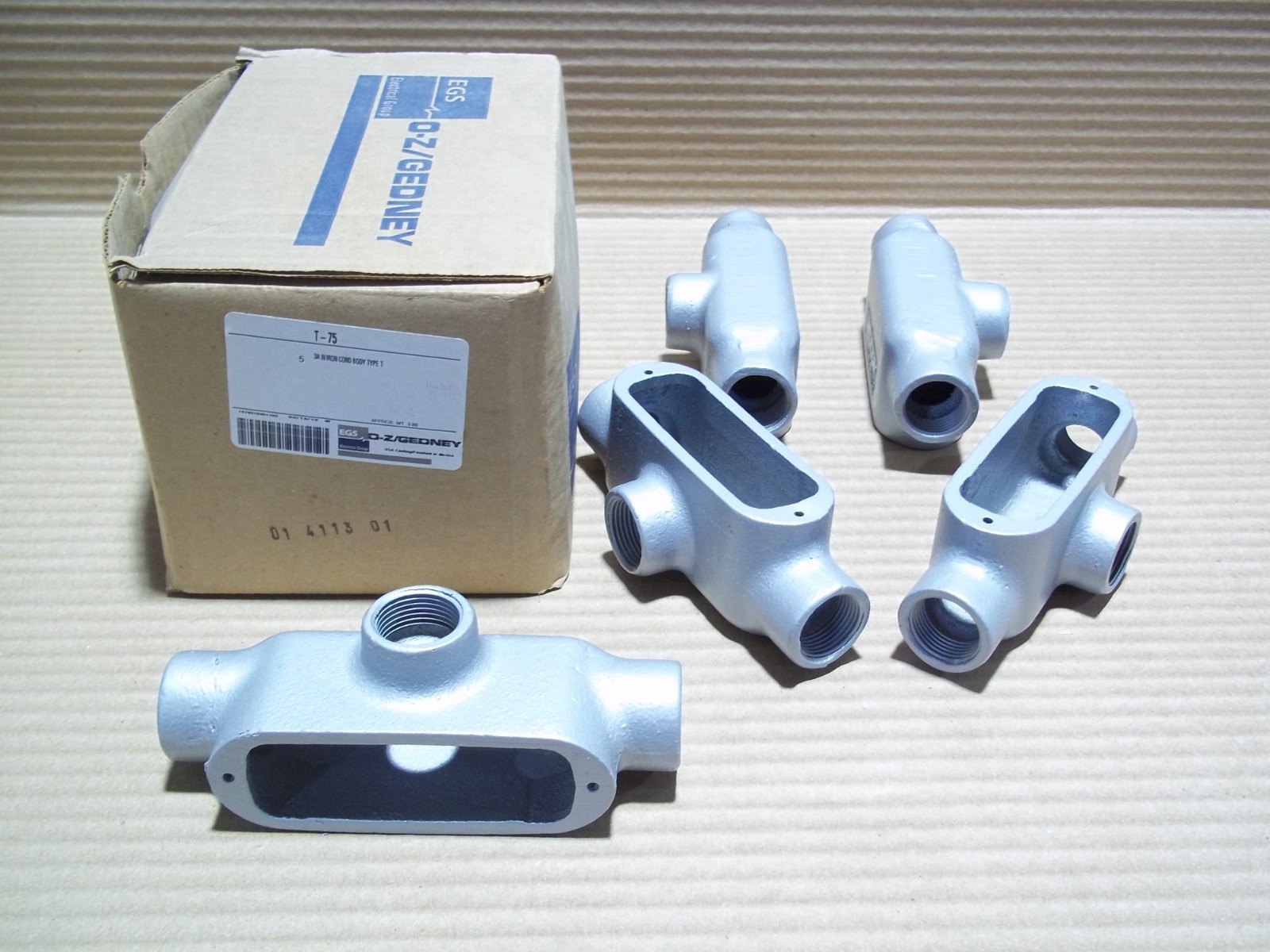 New Box of 5 O-Z/Gedney T-75 Type T 3/4″ Iron Conduit Body