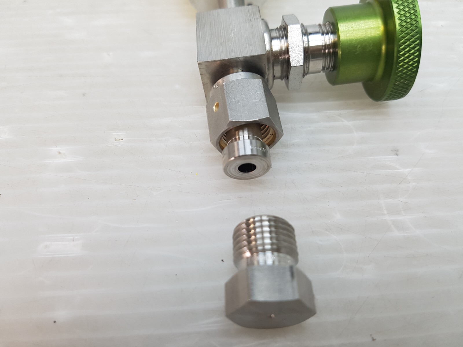SWAGELOK SS-4H-TW, METAL ETCH-EP SEE SDS